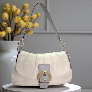 COACH SOHO Elegant Leather Cream Shoulder Bag Y2K .